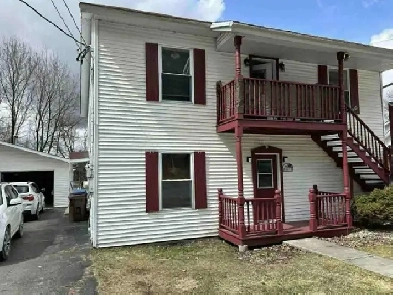 Petit appartement 3 et 1/2 à louer à Waterloo (Estrie), octobre Image# 1