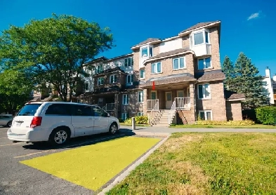 2 BED 2 BATH STACKED CONDO w/ PARKING - IN GREAT LOCATION Image# 9
