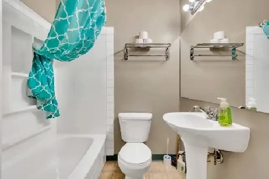 PRIVATE BACHELOR APARTMENT-FURNISHED-PARKING-CABLE-INTERNET Image# 1