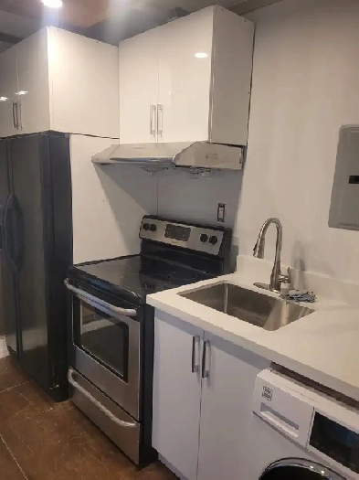 Etobicoke main floor 2 bedroom unit for $2300 Image# 4