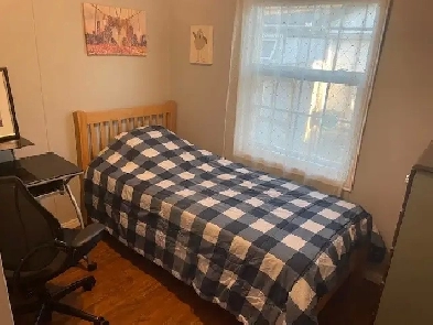 Small Private Single room - Fully furnished Image# 4