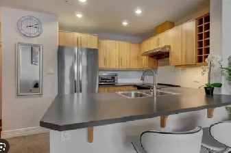 Room with private washroom 5min to drive downtown, 5min walk LRT Image# 1