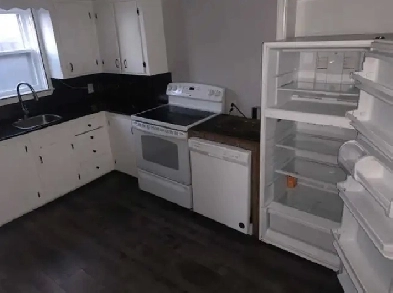 Availble Now!! Pet Friendly, 2 Bedroom, Great Location Image# 1