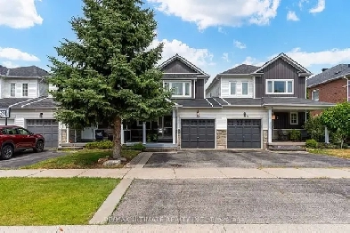 Beautifully Updated Freehold Townhouse Ready to Move In! Image# 2