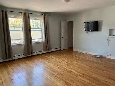 BRIGHT and VERY SPACIOUS TWO BEDROOM with LOCATION Image# 1