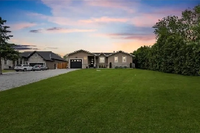 Country Charm Meets City Convenience in this 3Bed 3Bath Bungalow Image# 9