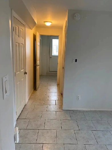 Walkout basement apartment  -Scarborough Image# 5