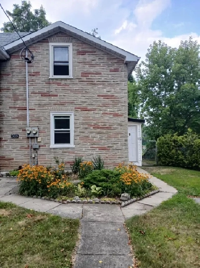 Newly Renovated Quiet 2 Bedroom Duplex Unit - Private Backyard Image# 1