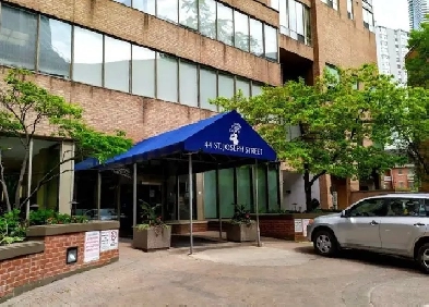 1 1 Bedroom (600 sqft) at Bay & Wellesley for rent Image# 2