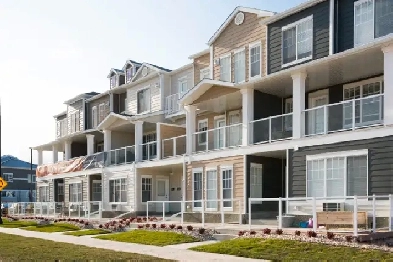 Element Townhomes on Eaglewood - Large 1 Bedroom Townhome for Re Image# 1