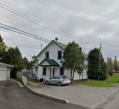 Nifty Neil-2 bed upstairs apartment in Old Stittsville! Image# 1