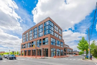 Distress sale 1 bed condo  Stockyards District  Toronto Image# 3