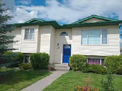 House for sale in Hinton Alberta Image# 2