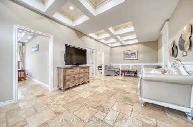 Richmond Hill Detatched House Ground Floor 3Bed 1Bath W/Parking Image# 1