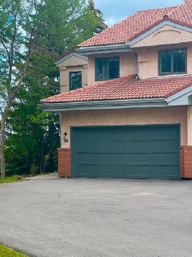 Beautiful 4-bedroom Townhouse for Rent! Image# 1