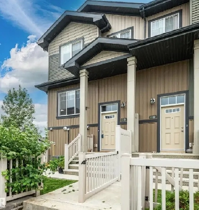 End Unit Townhouse in The Orchards - South Edmonton Image# 6