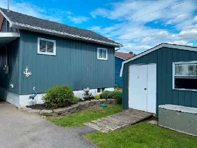2 Bedroom Waterfront Home Image# 4