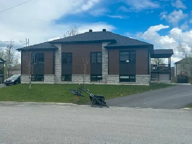 Grand 5 ½ de style condo  à louer – Lumineux, bien situé Image# 2