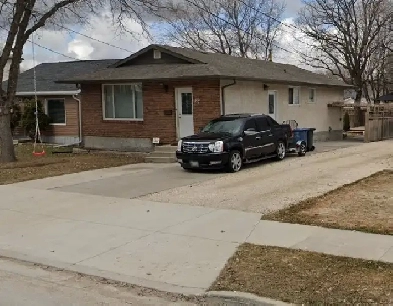 5 Bedroom   2 Bathroom House for Rent in St. Vital Image# 3