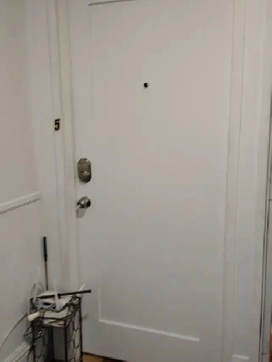 Appartement de 2 chambres, chauffée en face du College Stanstead Image# 1
