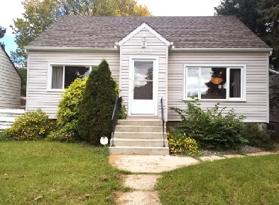 Charming Central Main Floor House near Nait/MacEwan/Kingsway Image# 1