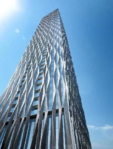 1 BD Den Executive Condo in Toronto’s Luxurious Neighborhood Image# 1