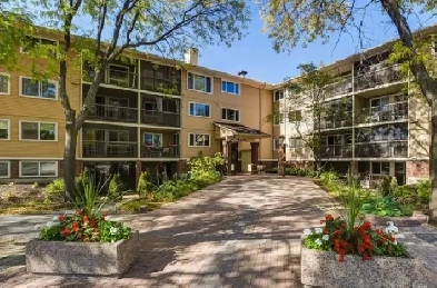 3rd floor unit at 6376 Bilberry Dr in Orleans Image# 1