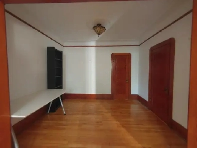 Chambre à louer proche du collège Ahuntsic. ÉTUDIANT SEULEMENT Image# 1
