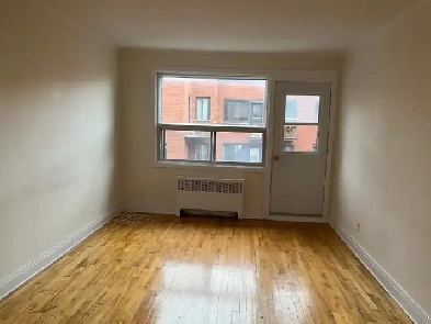 GRANDE 3.5  PRES DU UdeM, METRO SERVICES Image# 1