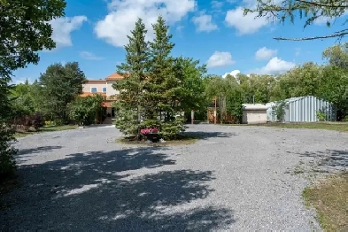 2041 Bohna Rd. Grande Pointe. $799900 Open House Aug 17 2-4pm Image# 9