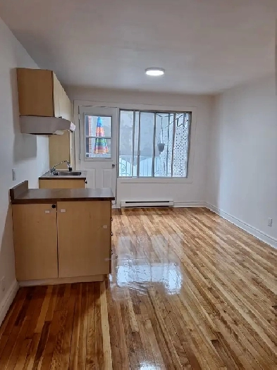 4 1/2 libre immédiatement 1400$ Image# 1