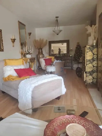 Looking for roomy in west side very cute coach home ... Image# 1