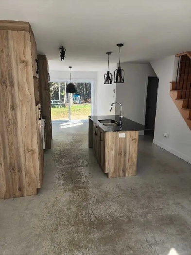 4 et demie a louer Image# 1