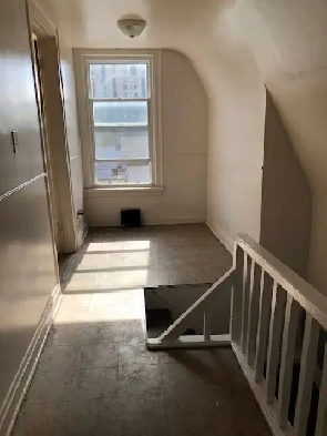 2 Bedroom, 2 Level in Little Italy Image# 3