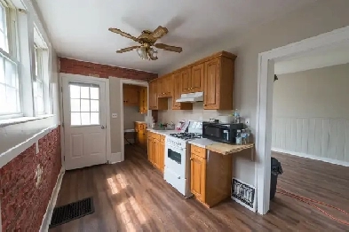 1 Bedroom NEXT to University Windsor Image# 1