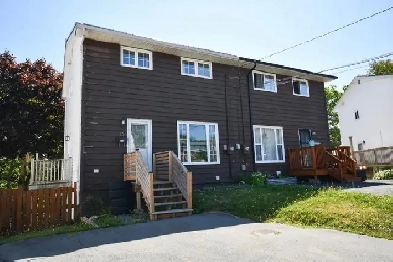 NEW LISTING! 20 Londra Crt, 3Bdr, 3Bath Semi in Woodlawn Image# 3