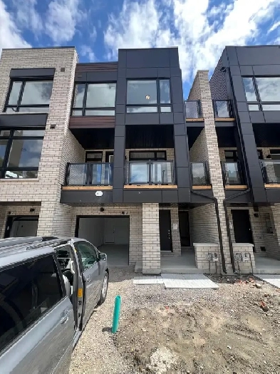 Stunning 3 Bed 2.5 Bath Townhouse for Rent Image# 13