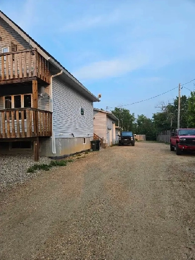 4-Bedroom House with Heated Shop Image# 1