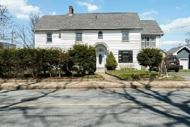 Elegant & Historic Home with Income Suite in Central Bridgewater Image# 1