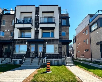 Wateridge MIKINAK RD 2-bedroom rooftop stacked townhome Image# 7