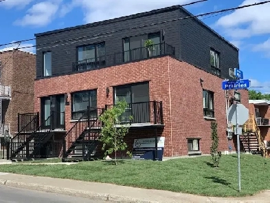 Beau grand 4 1/2 à louer à Laval-des-Rapides Image# 2