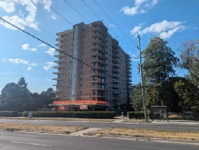 Attention Retirees & Professionals – 2-Bedroom Condo for Rent Image# 17