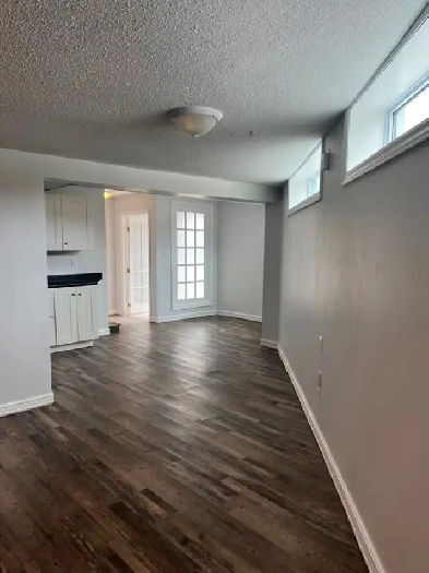 Renfrew -1 bedroom apt Image# 5