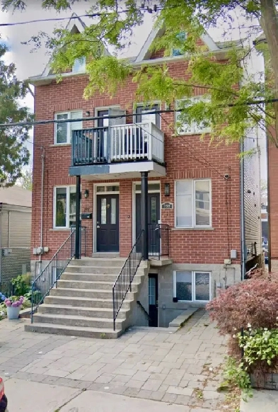 One Bedroom Apartment - Main Level Triplex Image# 4