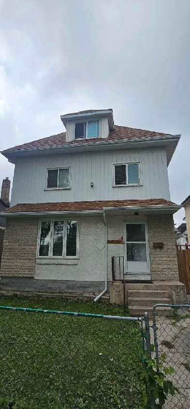 2 bedroom 1 bathroom   full basement house Image# 2