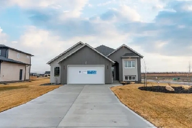 Move in Ready to Oak Bluff West- 8 Morgan Lane is ready for you! Image# 4