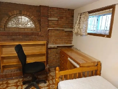 Basement Room for a Fulltime College Student (STUDENTS ONLY) Image# 4