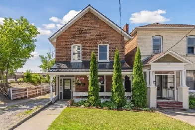 Fully Renovated & Full of Charm! 2 Bdrm CLOSE TO EVERYTHING! Image# 1