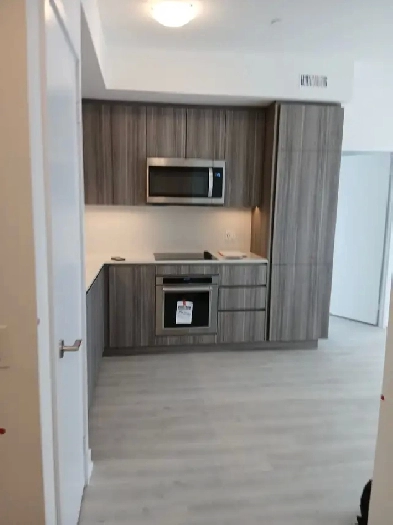 New 3-Bed   Parking/Locker/Amenities Incl (Richardson St) Image# 3