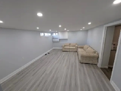 Beautiful Walkout Basement Apartment_Separate-Entrance & Laundry Image# 10